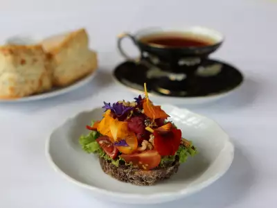 The Bruce Hotel | An intricately decorated tartare at The Bruce Hotel