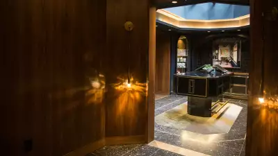 Review: The Anndore House in Toronto | Main floor lobby