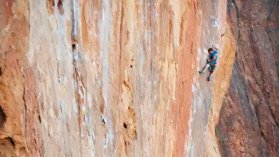 Churning in the Wake rock climbing route, Smith Park, Oregon