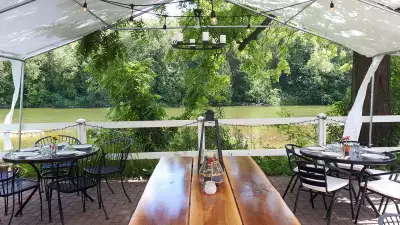 Best road trip worthy restaurants near Toronto | A table outside La Fontana in Elora, Ontario