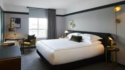 Best hotels Toronto staycation | Kimpton Saint George one bedroom suite