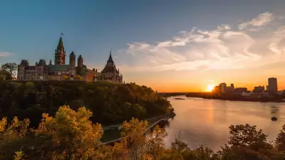 The best places in Ontario | Sunset at Parliament Hill, Ottawa
