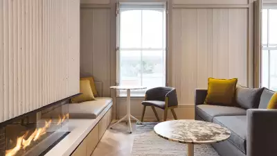 The Royal Hotel in Picton | Fireplace in suite