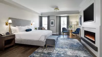 124 on Queen Hotel and Spa | A Signature Premium King room with a cozy fireplace