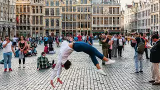 Street performer in Brussels, Belgium Street performer in Brussels, Belgium