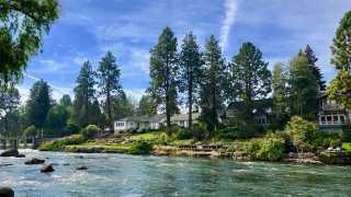 What to do in Central Oregon | view of the Deschutes River