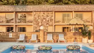 The June Motel Sauble Beach | Outdoor pool
