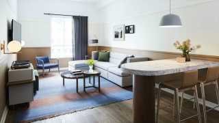 Best hotels Toronto staycation | Kimpton Saint George bedroom suite