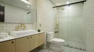 Best hotels Toronto staycation | The Anndore House ensuite bathroom