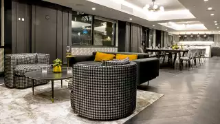 Best hotels Toronto staycation | The Anndore House lounge