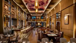 Best hotels Toronto staycation | The St. Regis Hotel lobby bar and restaurant