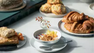 Best hotels Toronto staycation | The Annex Hotel breakfast