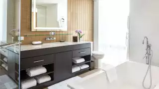 Best hotels Toronto staycation | Hotel X ensuite bathroom