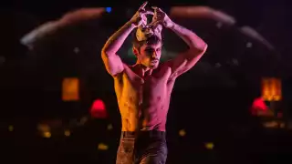Cirque Éloize | A sculptor performs with clay in Celeste by Cirque Éloize