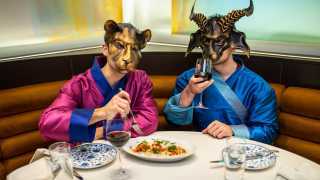 Cirque Éloize | Two performers take a break for dinner at Hotel Fairmont The Queen Elizabeth