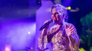 Cirque Éloize | Singer Coral Egan performs in Celeste by Cirque Éloize