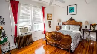 North Carolina | A queen bed in The Henderson hotel in Hendersonville, North Carolina