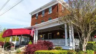 North Carolina | The exterior of The Henderson hotel in Hendersonville, North Carolina
