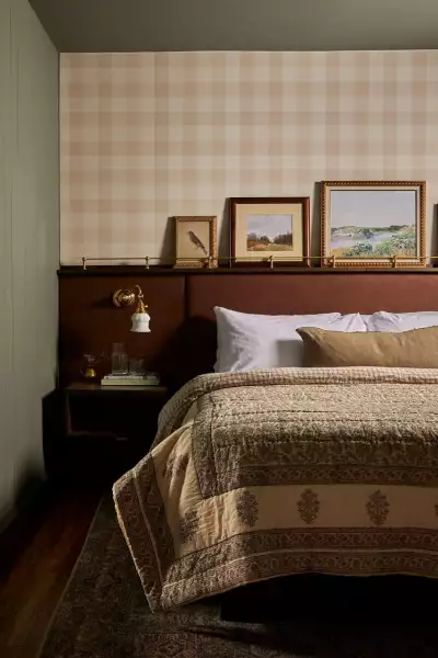 Grey County | A double bed inside one of the suites at June Motel Beaver Valley