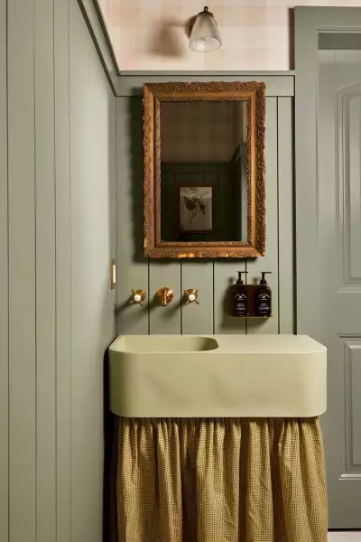 Grey County | The bathroon sink at June Motel Beaver Valley