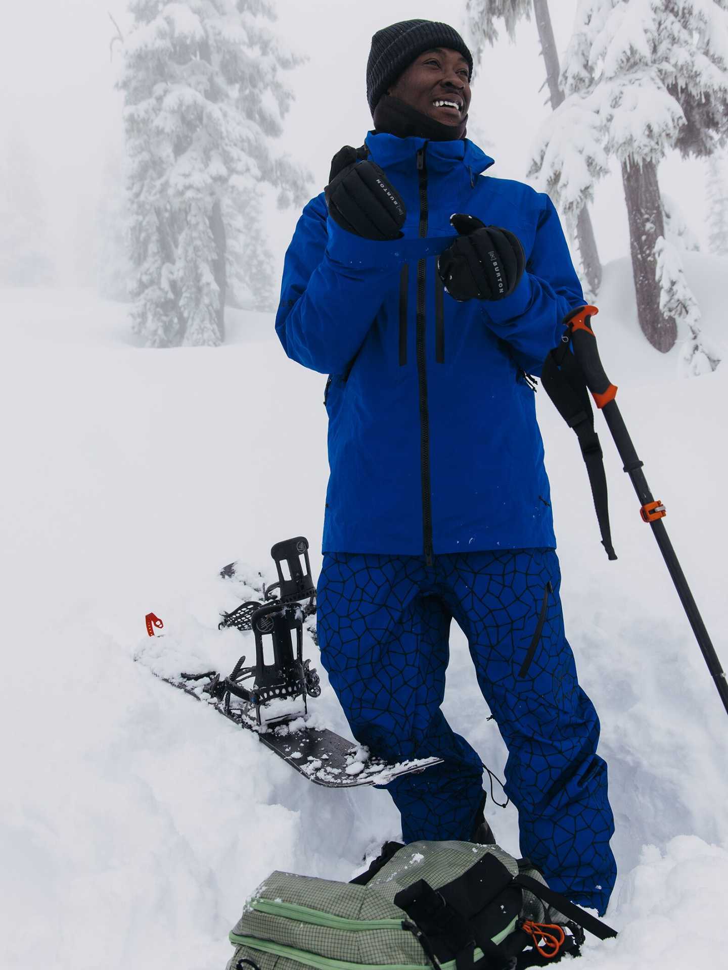 A man wearing the Men's Burton [ak] Swash GORE‑TEX 2L snowboarding jacket