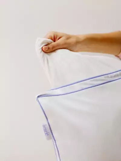 Removing the inner lining of The Henrie Adjustable Pillow