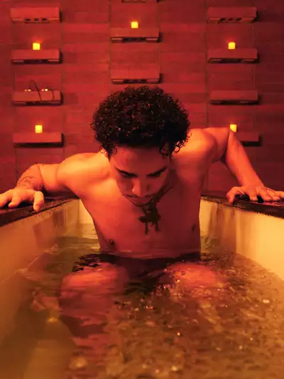 Someone enters the ice bath at Othership Yorkville