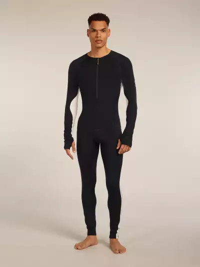 A man wearing the icebreaker Merino 200 Oasis+ Thermal Suit