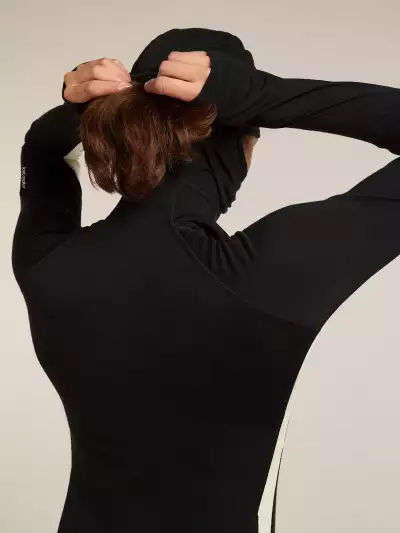 The ponytail hole in the icebreaker Merino 200 Oasis+ Thermal Suit