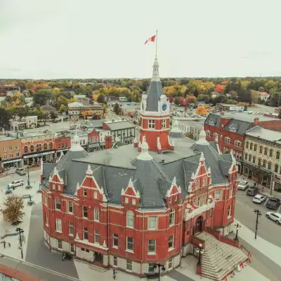 Hotel Julie in Stratford | City Hall in Stratford