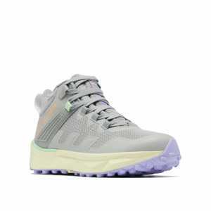 Columbia hiking shoes | Purple and white hiking shoes on a white background