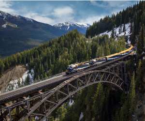 The Rocky Mountaineer traversing Stoney Creek Bridge