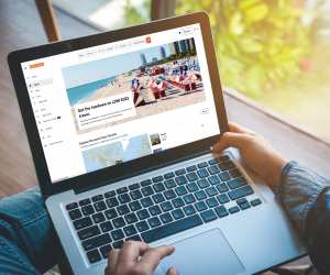 Someone using Kayak's Best Time to Travel tool on the computer