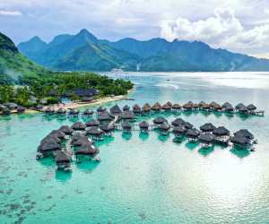 Overwater Bungalows in Mo'orea French Polynesia