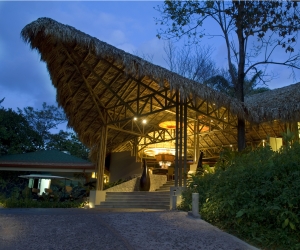 Room Service: Arenas del Mar Beachfront & Rainforest Resort – Manuel Antonio, Costa Rica