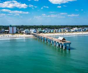 Myrtle Beach | Surfside Beach Fishing Pier in Myrtle Beach, South Carolina Myrtle Beach | Surfside Beach Fishing Pier in Myrtle Beach, South Carolina