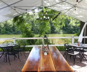 Best road trip worthy restaurants near Toronto | A table outside La Fontana in Elora, Ontario