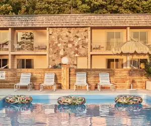 The June Motel and Heydays Restaurant, Sauble Beach | Outdoor pool