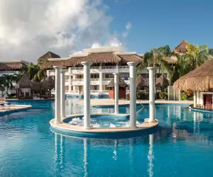 The pool bar at Grand Riviera Princess